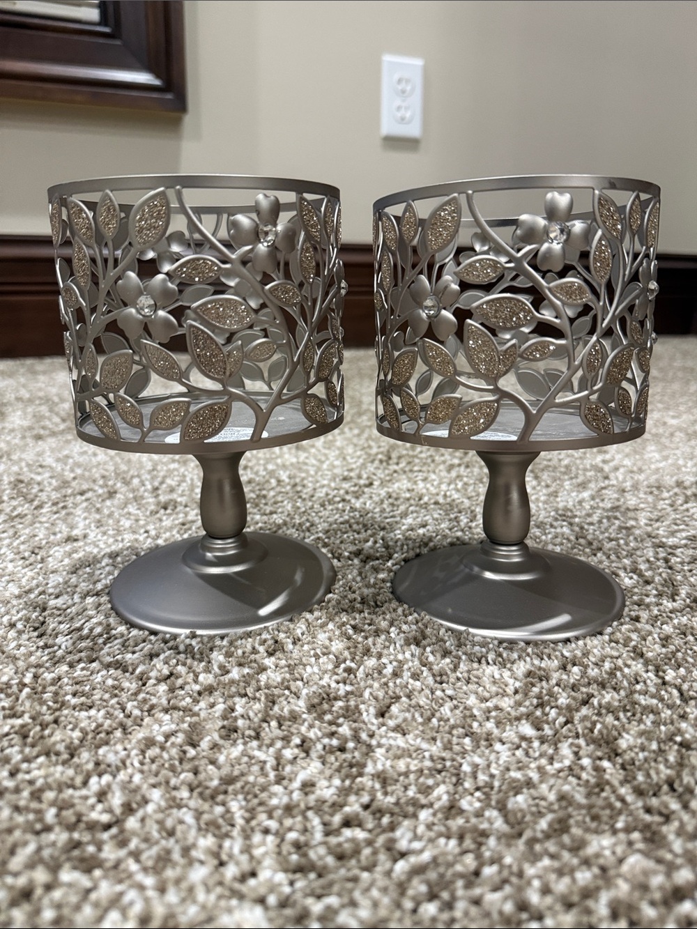 (2) Bath & Body Works Decorative Metal Leaf Candle Holders – Silver - Picture 4 of 5